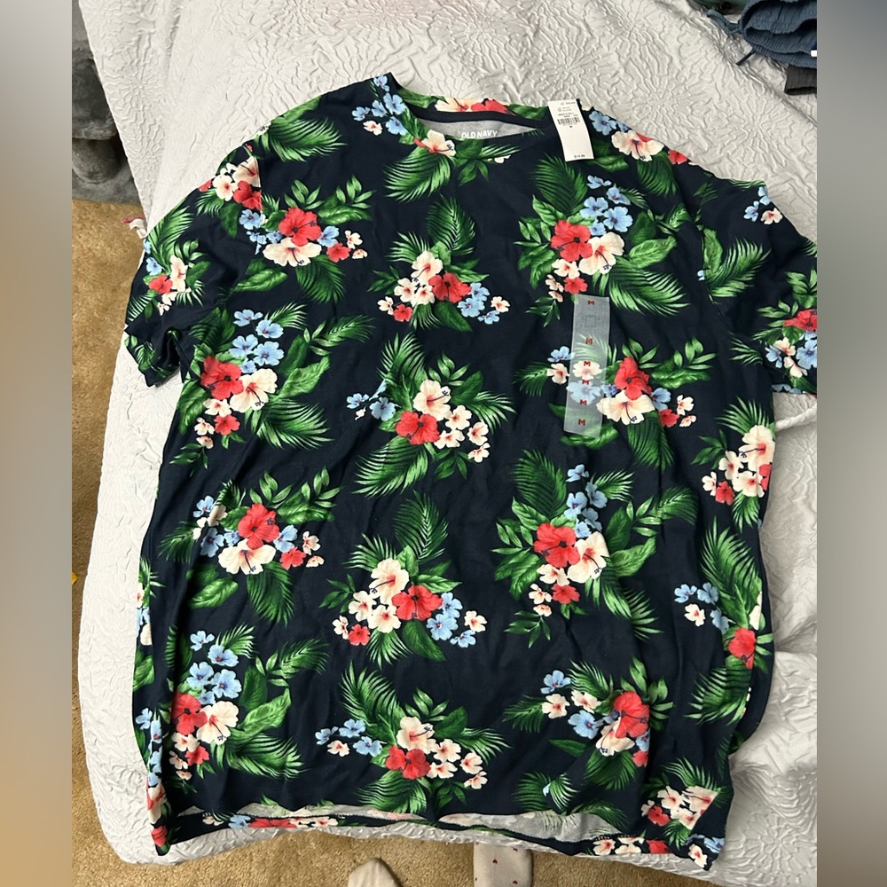 Men’s Hawaiian T-shirt, medium Old Navy NWT